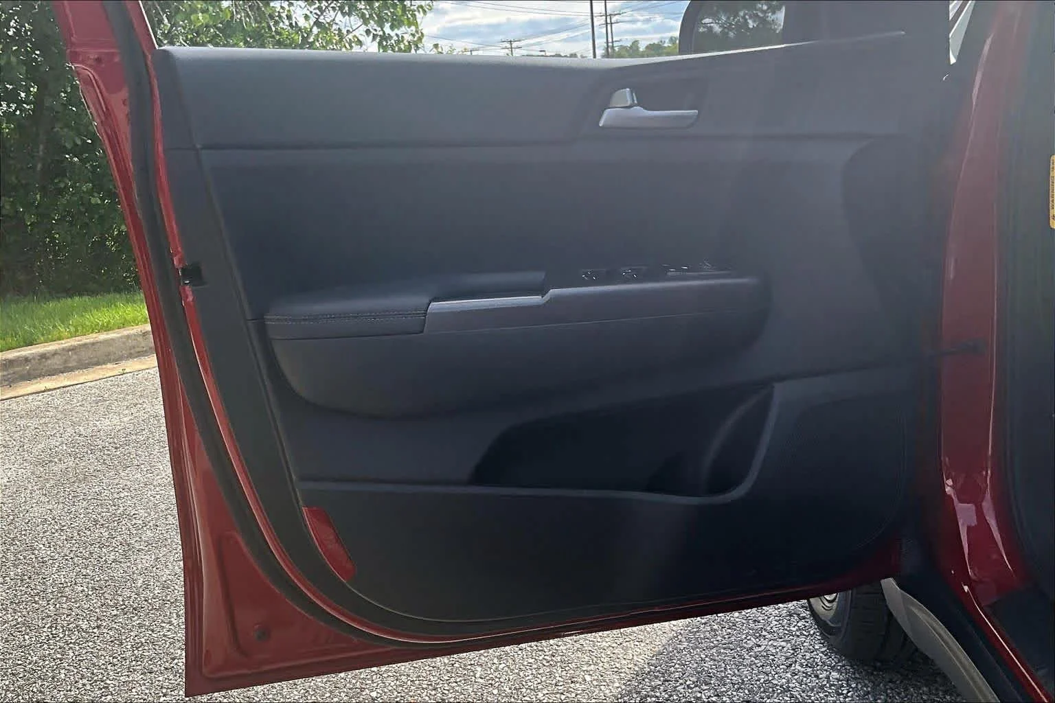 Used 2022 Hyper Red Kia LX image 21