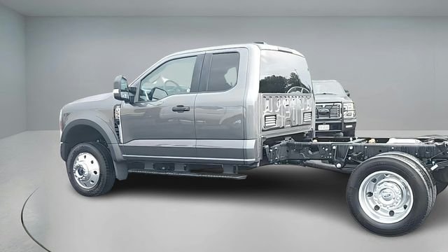 2026 Ford F-550 Super Duty Chassis Cab XLT - Photo 6