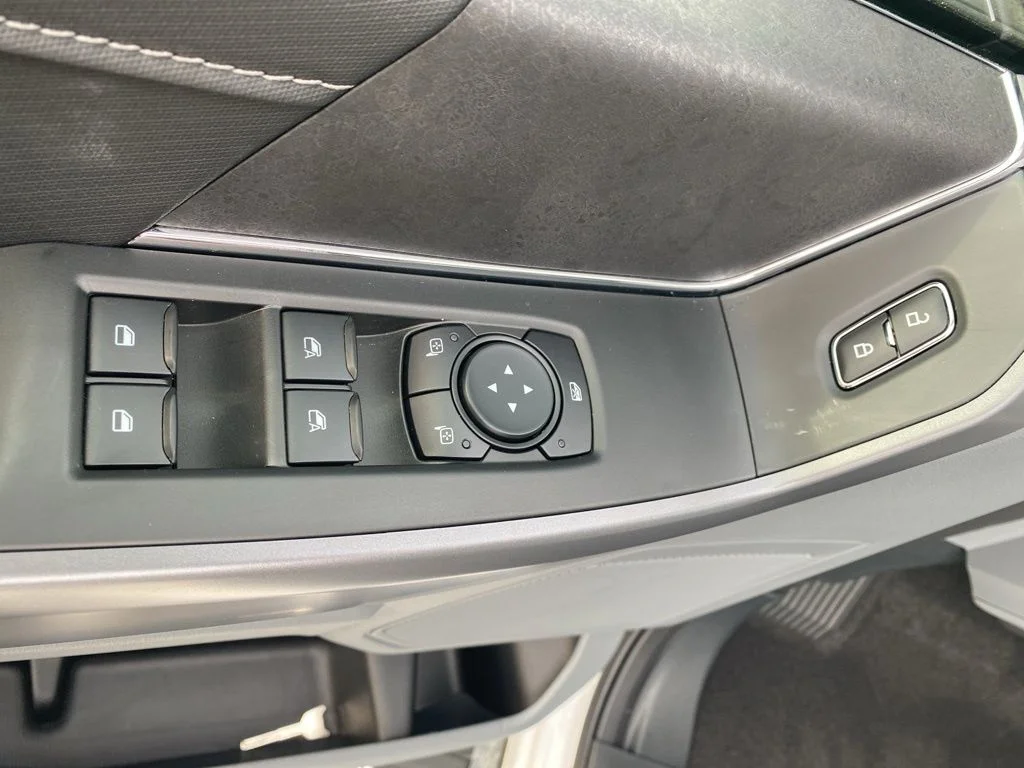 New 2026 Oxford White Ford XLT image 11