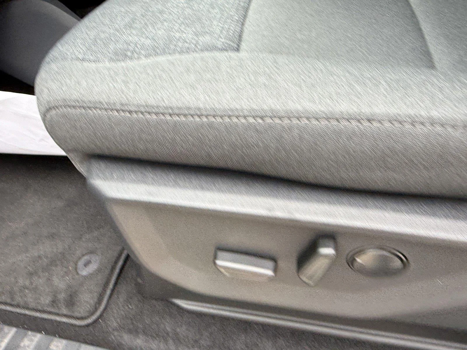 New 2026 Iconic Silver Metallic Ford XLT image 13