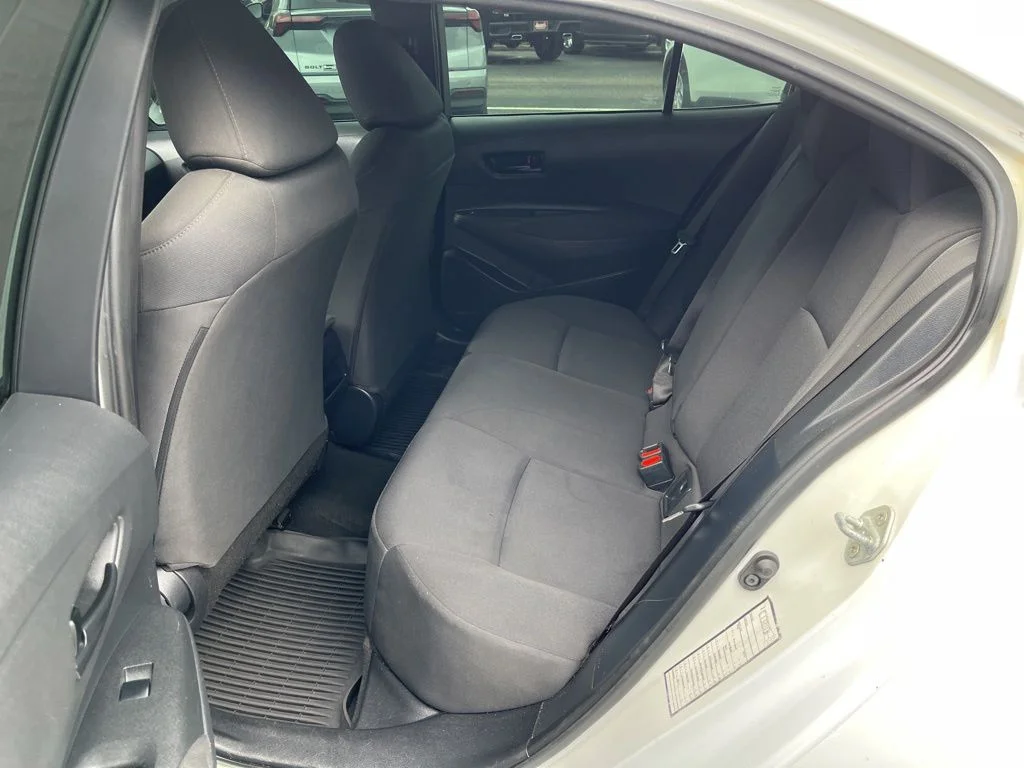 Used 2022 White Toyota LE image 20