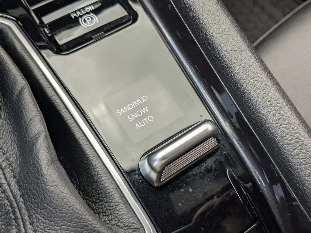 Used 2025 Black Jeep Latitude image 29