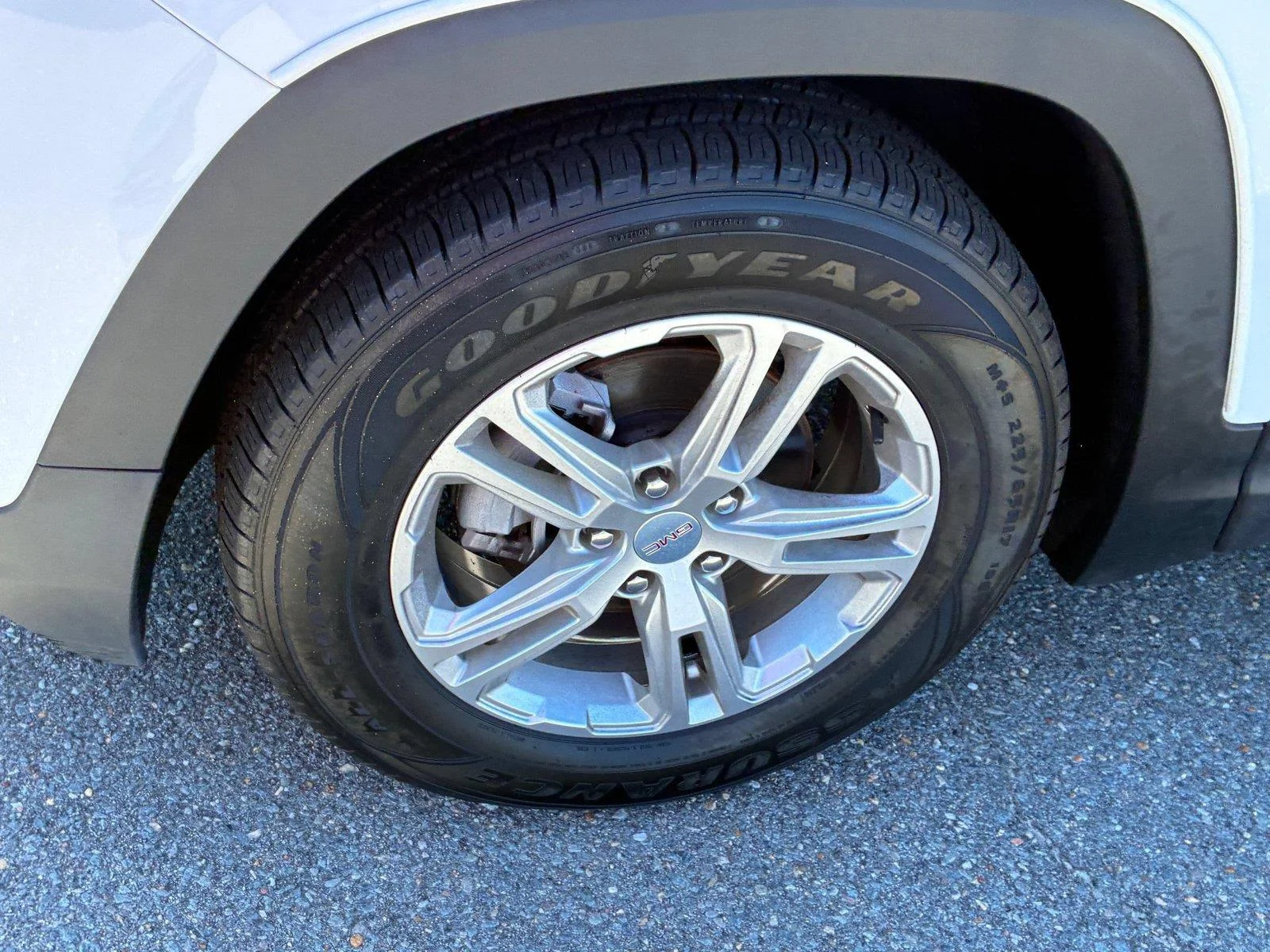 Used 2023 Summit White GMC SLE image 11