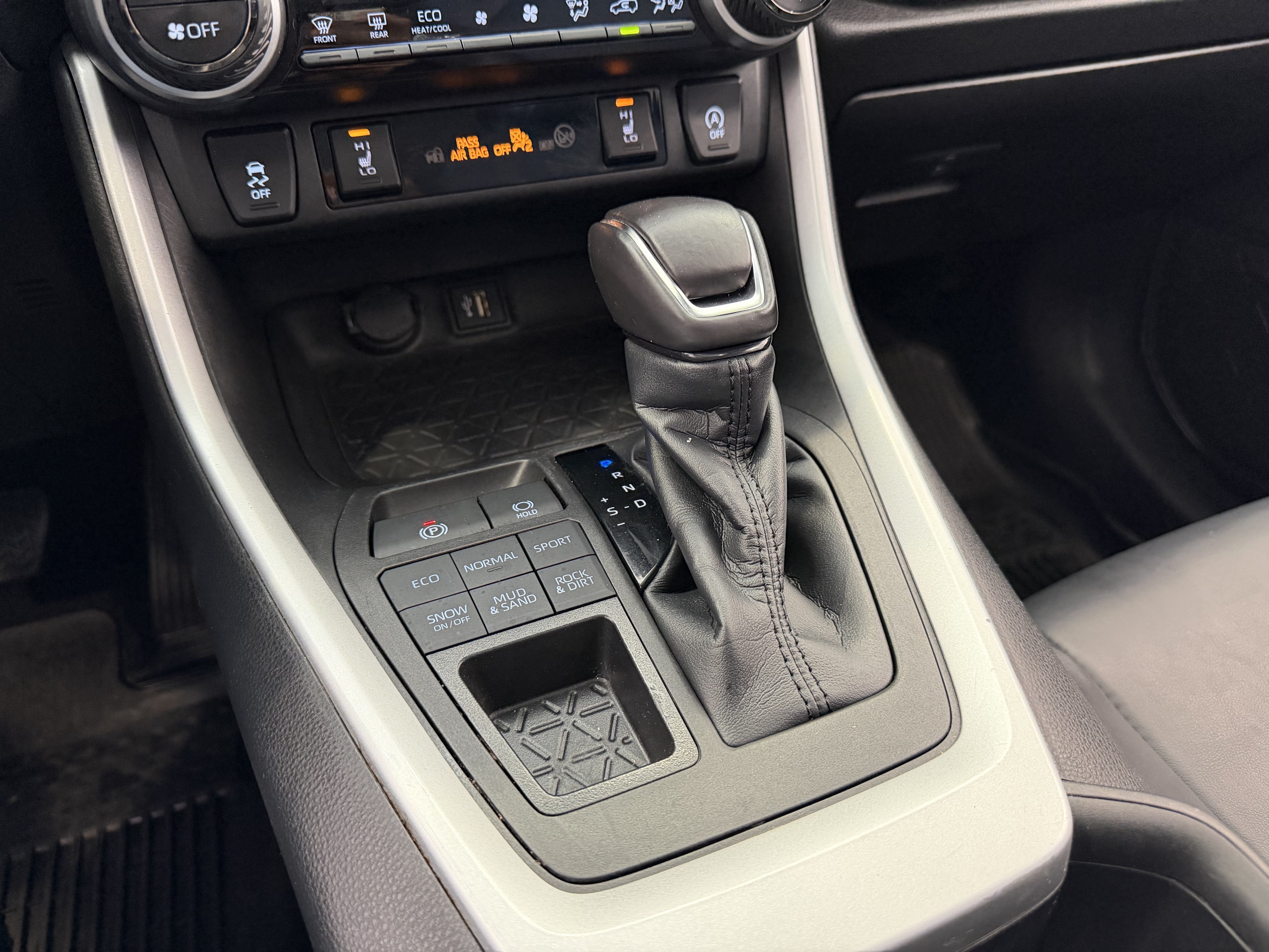 Used 2023 Silver Toyota XLE Premium image 25