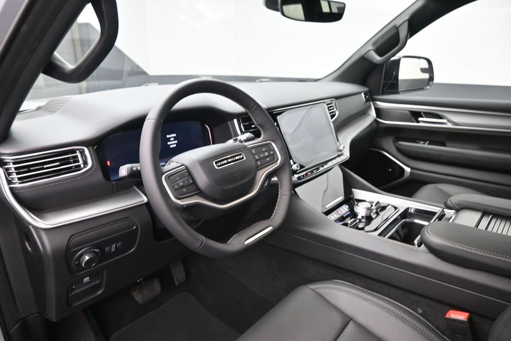 New 2026 Silver-Zynith Exterior Paint Jeep Limited Reserve image 19