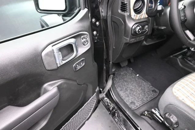New 2026 Black Clear-Coat Exterior Paint Jeep 85th Anniversary Edition image 16