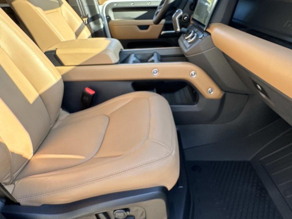 New 2026 Fuji White Land Rover S image 7