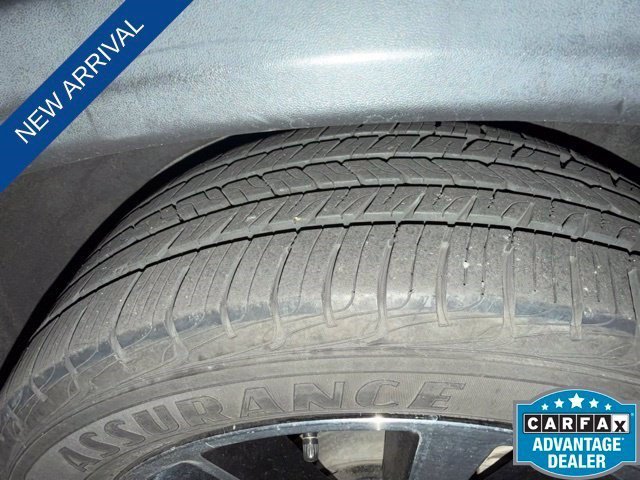 Used 2019 Gun Metallic Nissan SL image 6