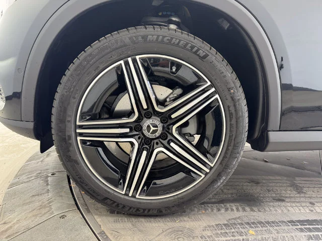 New 2027 Black Mercedes-Benz GLC 300 image 10