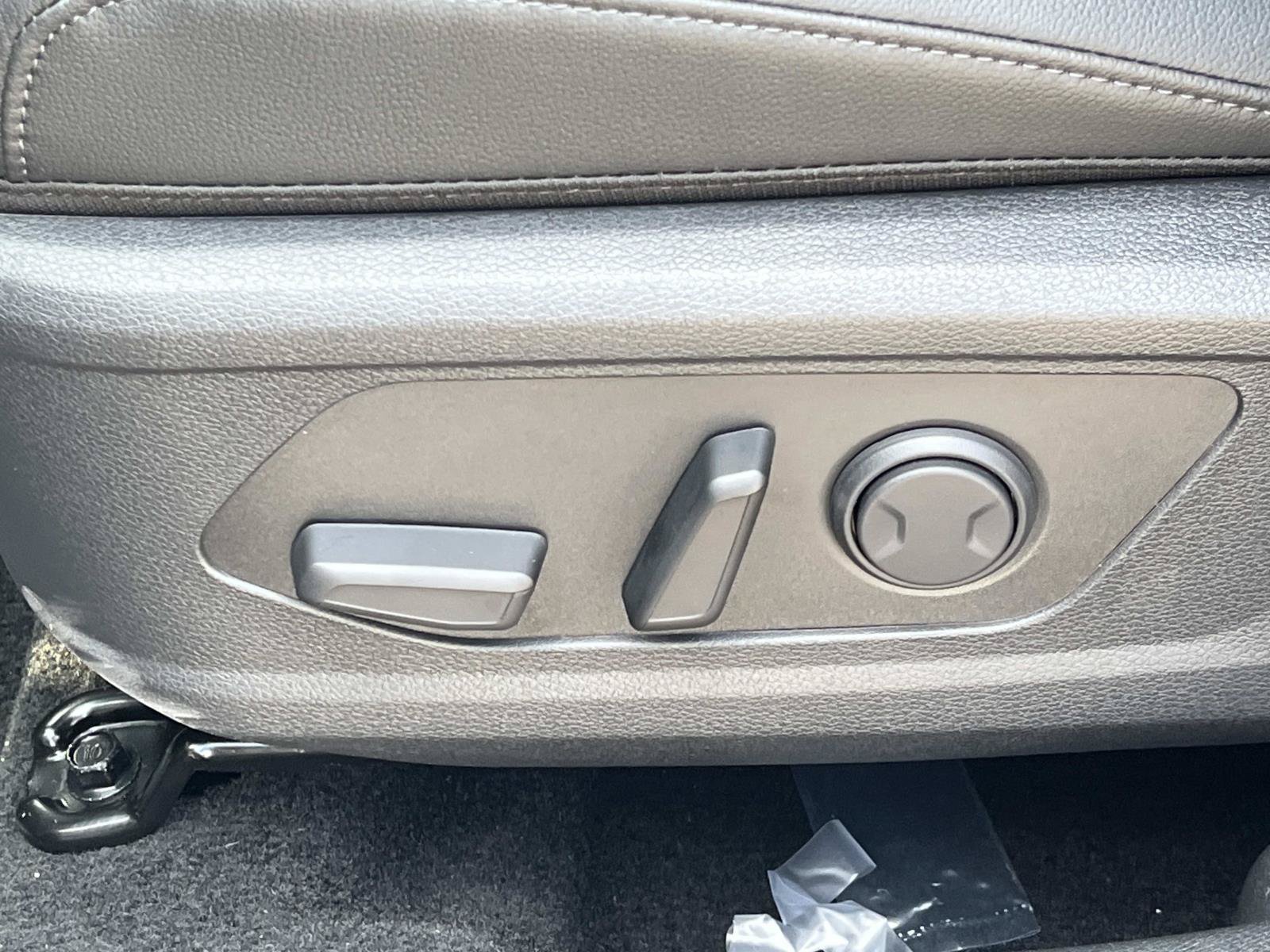 New 2027 Ebony Black Kia EX image 24