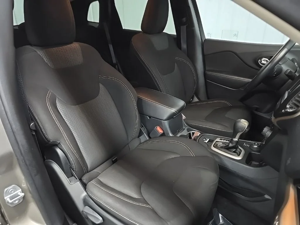 Used 2016 Beige Jeep Latitude image 14