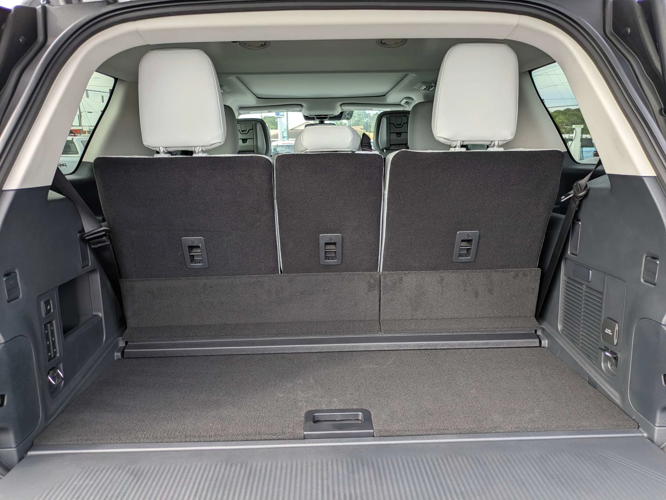 New 2026 Star White Metallic Tri-Coat Ford Platinum® image 13