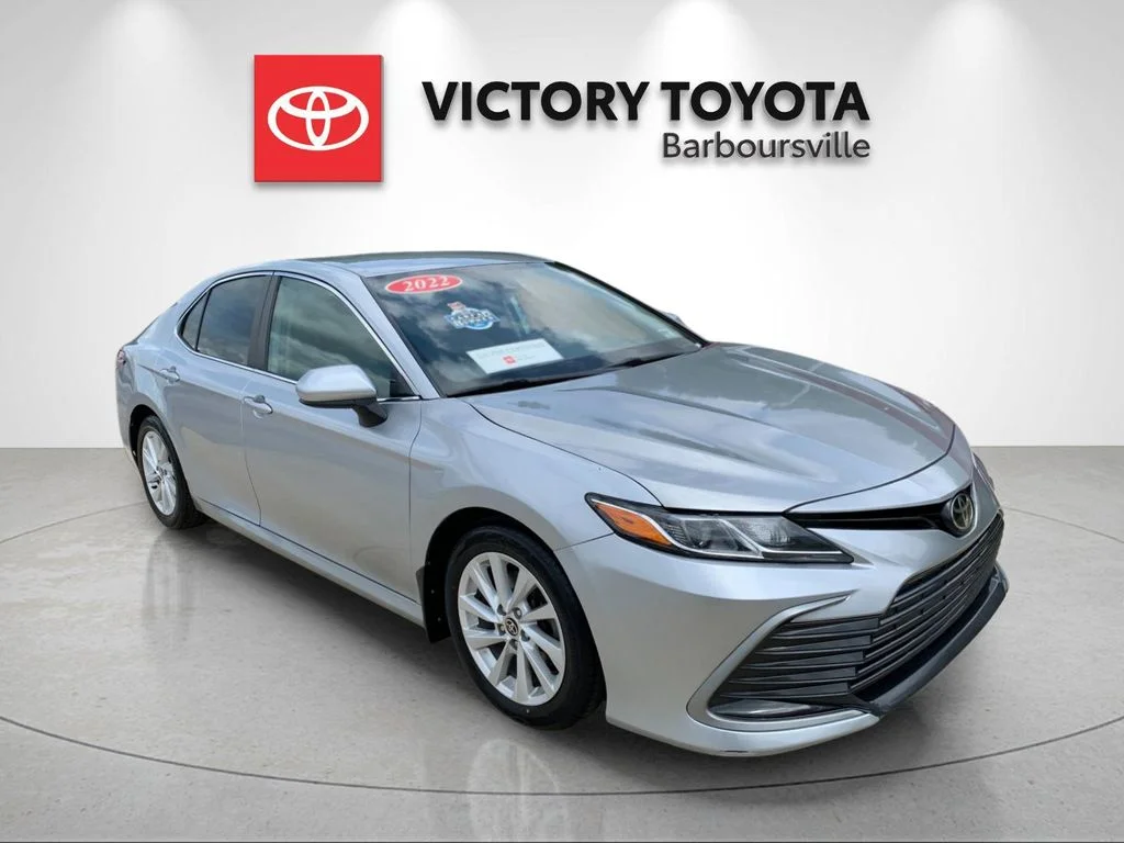 Used 2022 Silver Toyota LE image 5
