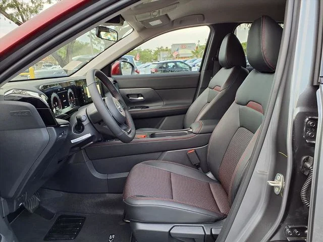 New 2026 Gun Metallic / Scarlet Ember Tintcoat Two-tone Nissan SR image 11