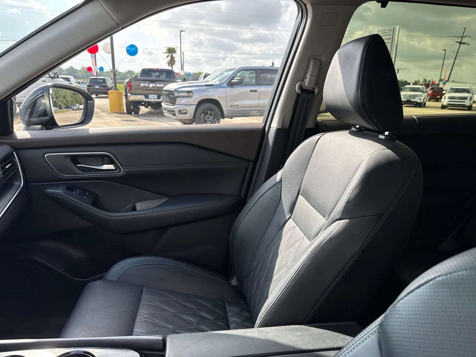 2023 Nissan Rogue Platinum - Photo 16