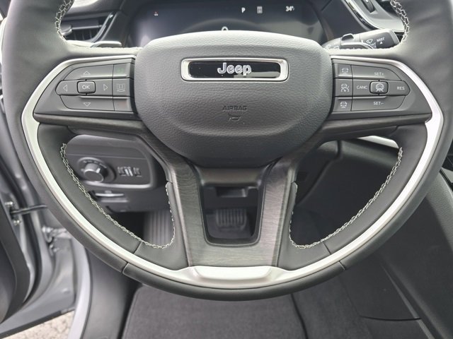 New 2026 Silver Zynith Exterior Paint Jeep Altitude image 38