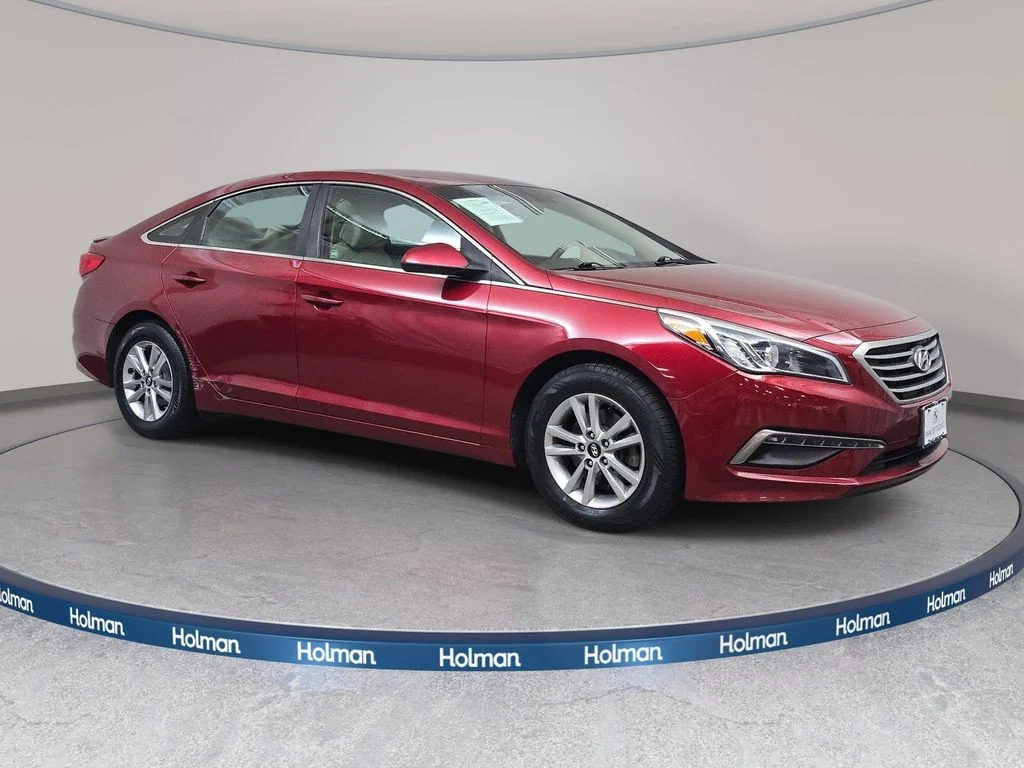 Used 2015 Venetian Red Metallic Hyundai SE image 4