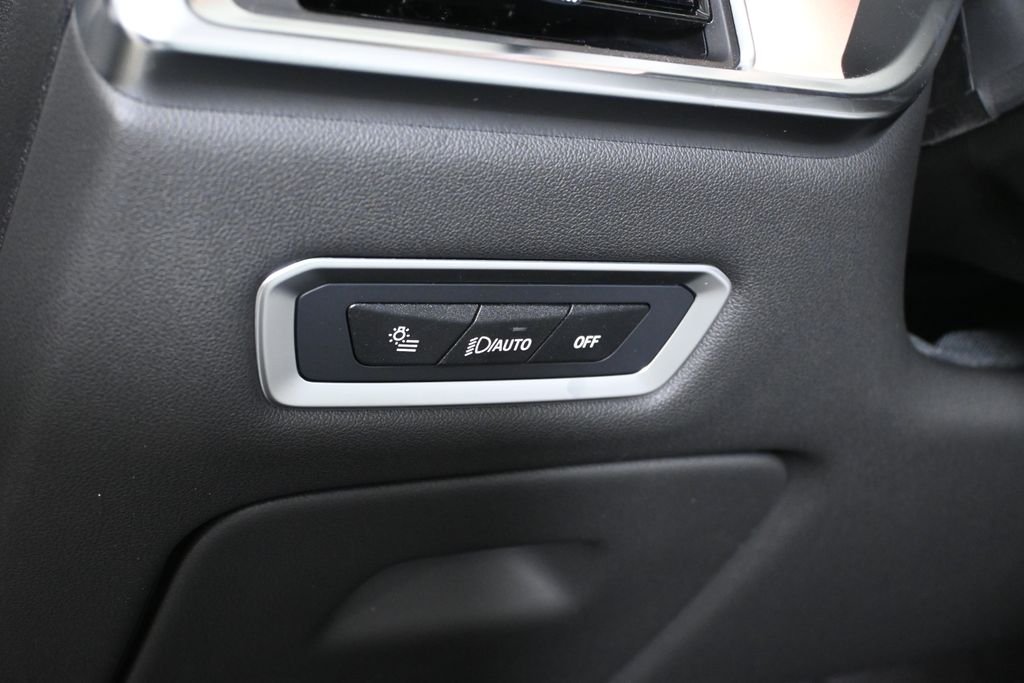 New 2027 White Metallic BMW xDrive40i image 26