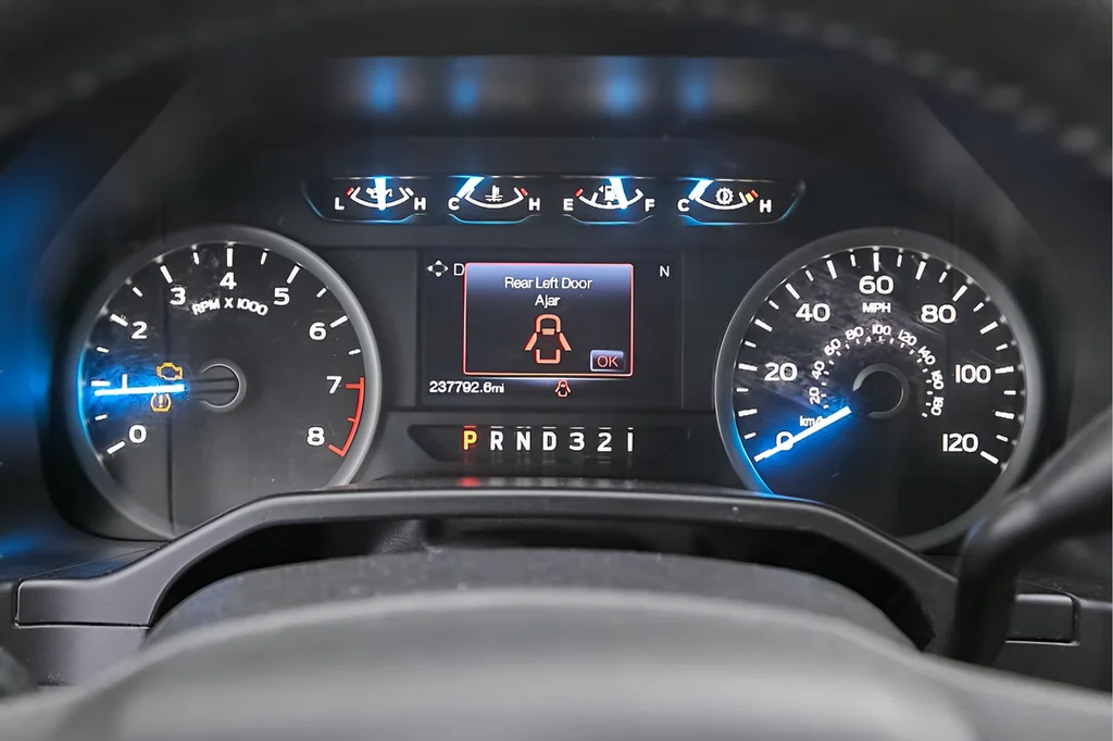 Used 2016 Oxford White Ford XLT image 17