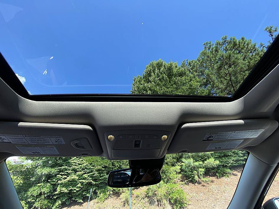 Used 2020 Caspian Blue Metallic Nissan SL image 18