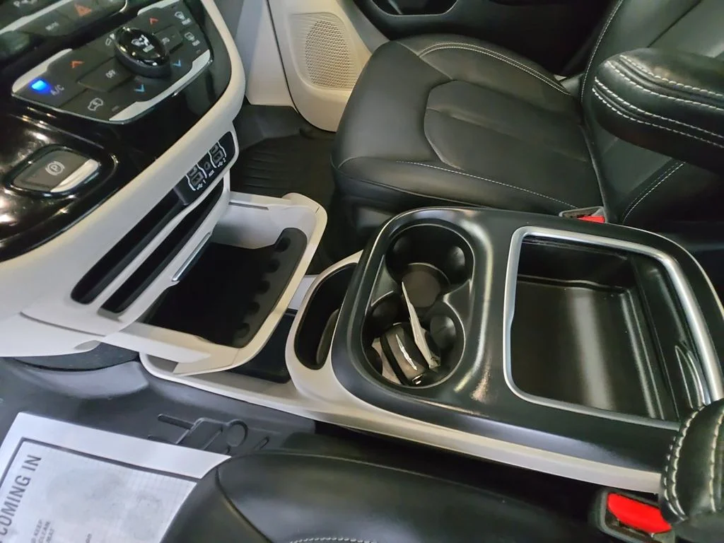 Used 2023 White Chrysler Touring L image 27