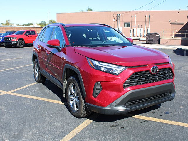 Used 2024 Pearl Toyota XLE image 4