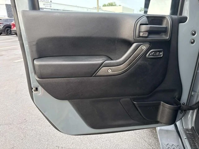 Used 2015 Gray Jeep Unlimited Sport image 24