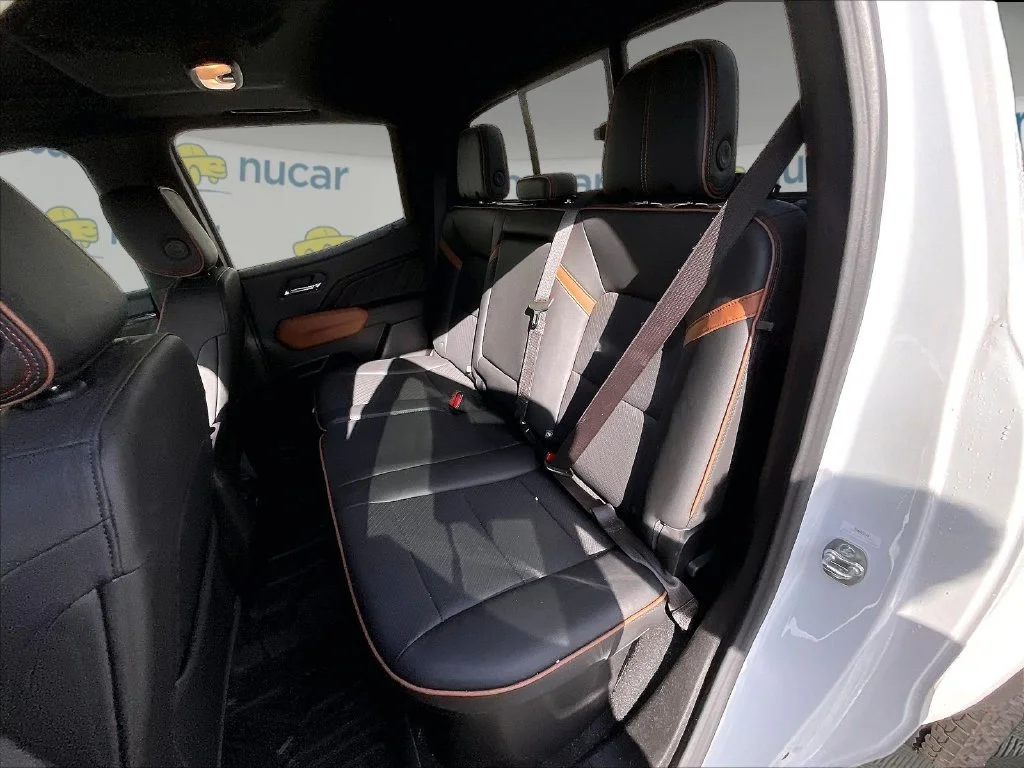 Used 2025 White GMC AT4 image 15