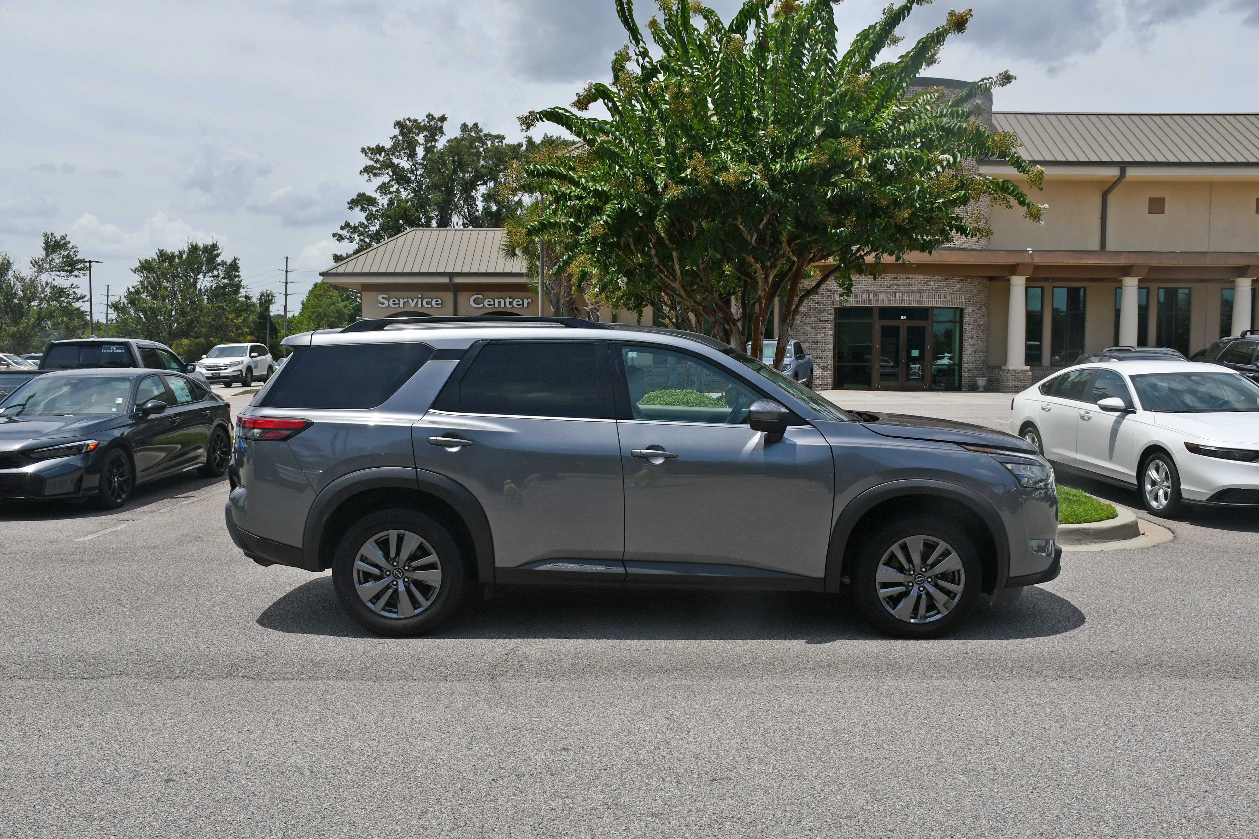Used 2024 Gray Nissan SV image 5