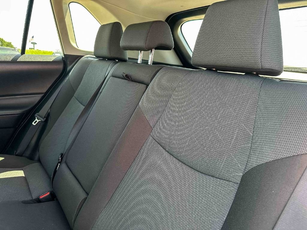 2025 Toyota RAV4 XLE - Photo 19