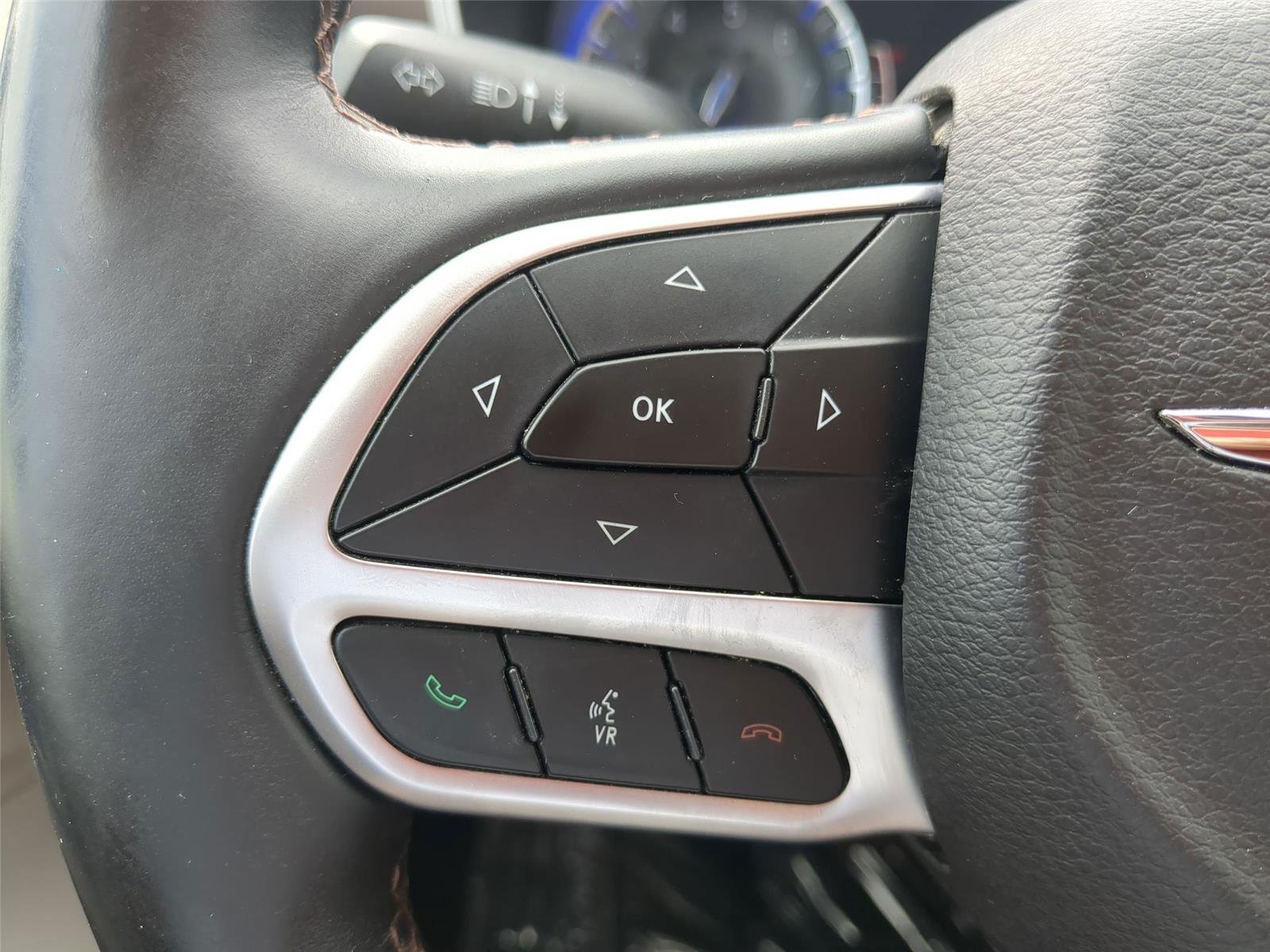 Used 2018 Brilliant Black Crystal Pearlcoat Chrysler Touring L Plus image 16