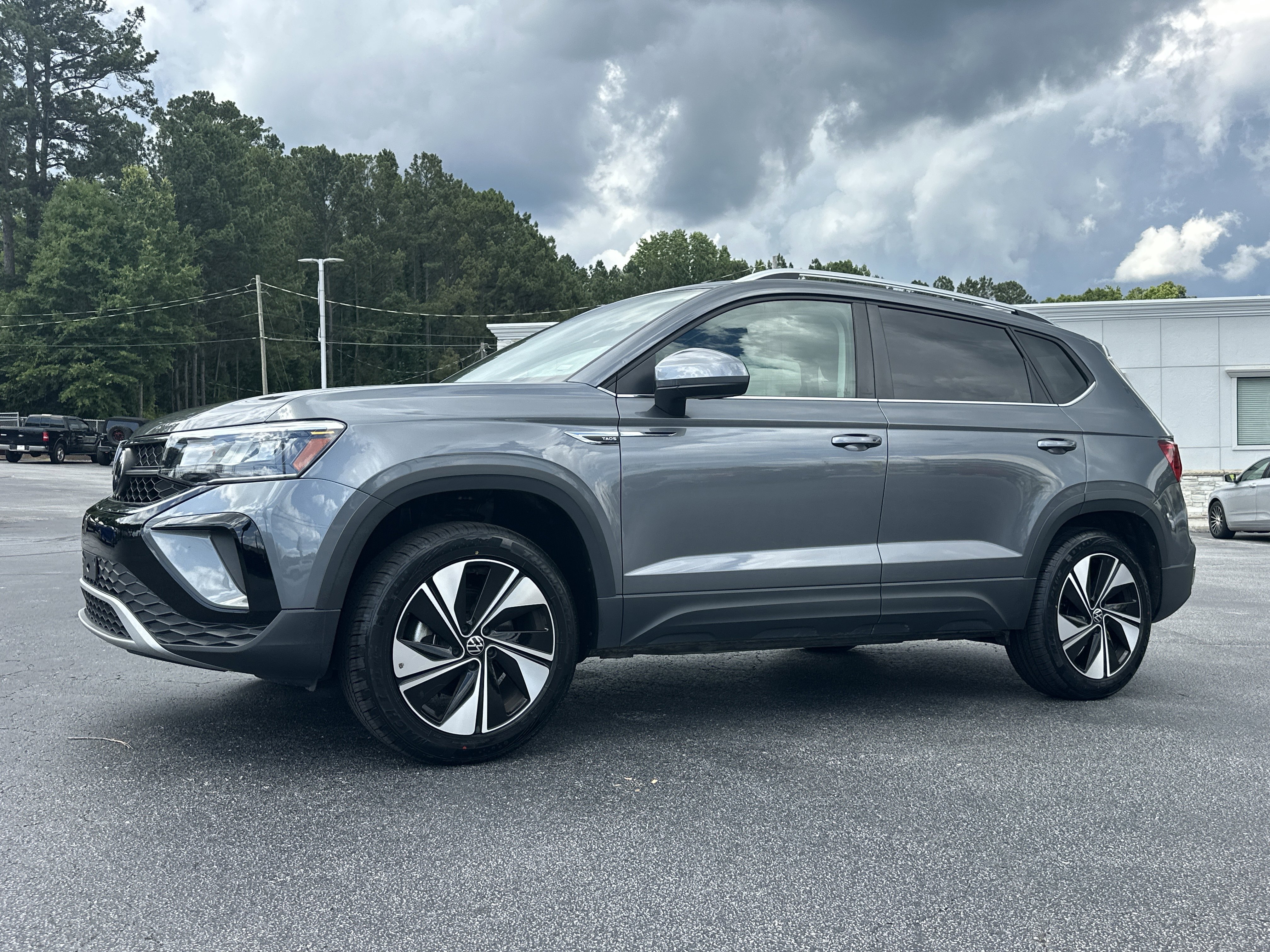 Used 2024 Black Volkswagen SE image 4