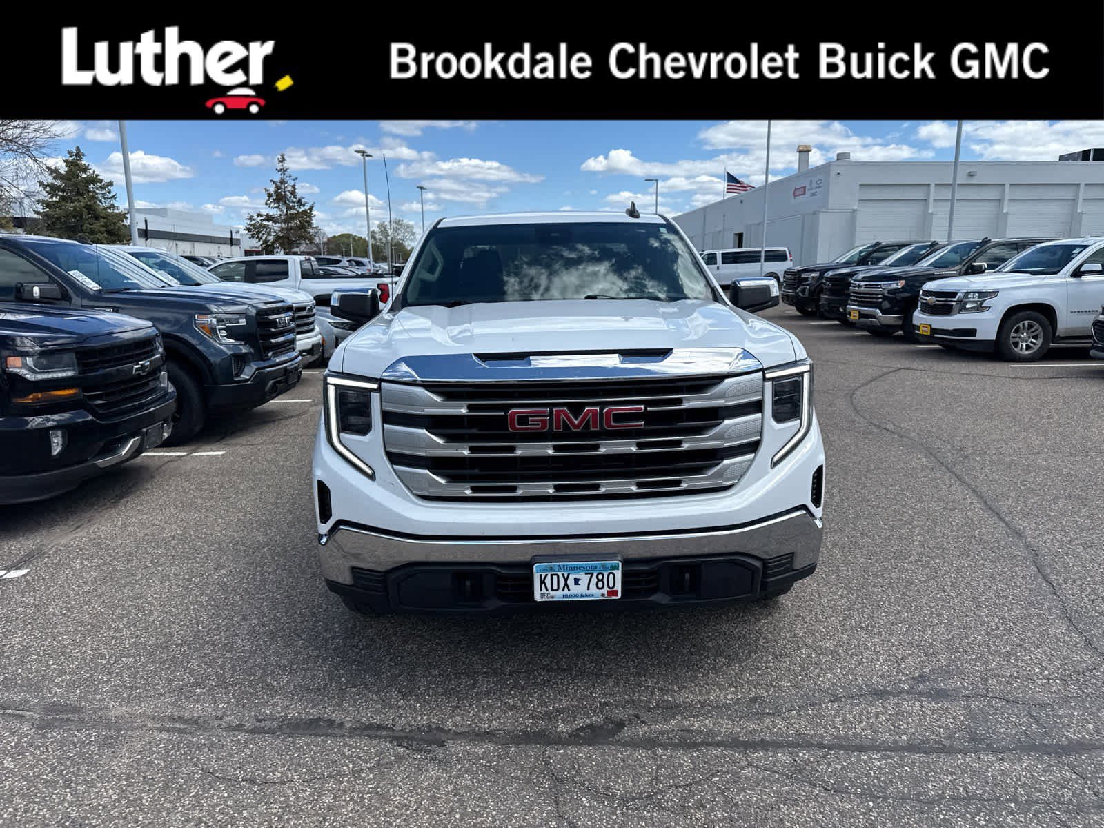2022 GMC Sierra 4WD Crew Cab Short Box SLE's photo