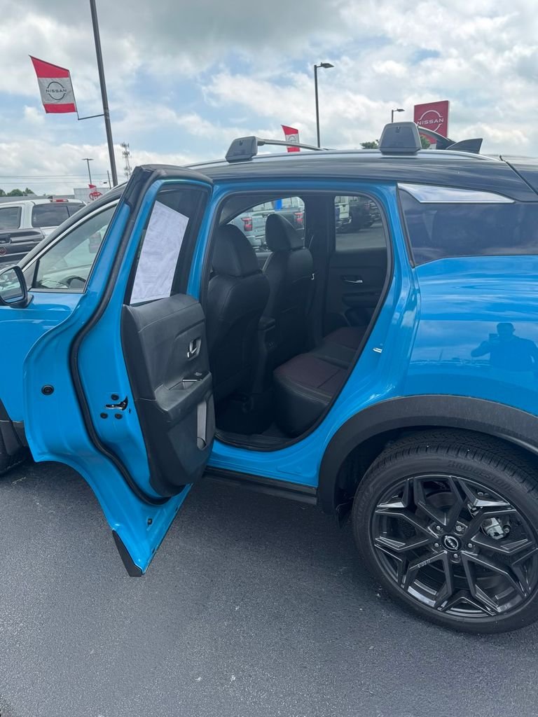 New 2026 Arctic Ice Blue Metallic / Super Black Two-tone Nissan SR image 13