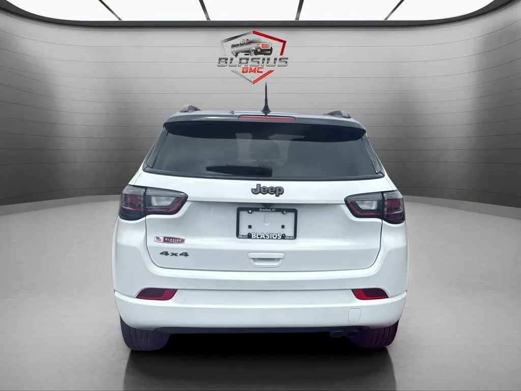 Used 2022 White Jeep High Altitude image 4