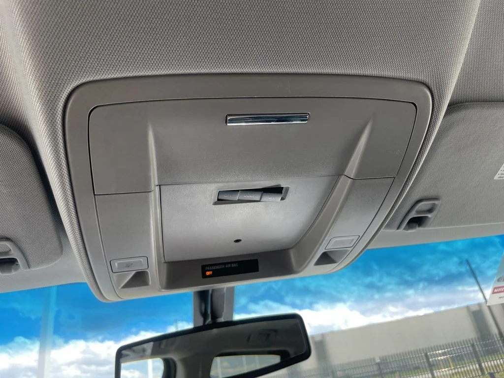 Used 2014 Silver Ice Metallic Chevrolet LT image 23