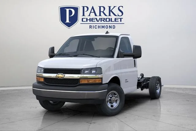 New 2025 Summit White Chevrolet 1WT image 8