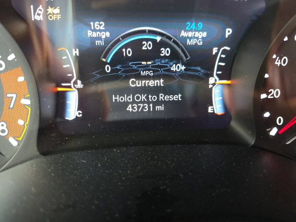 Used 2024 White Jeep Limited image 7