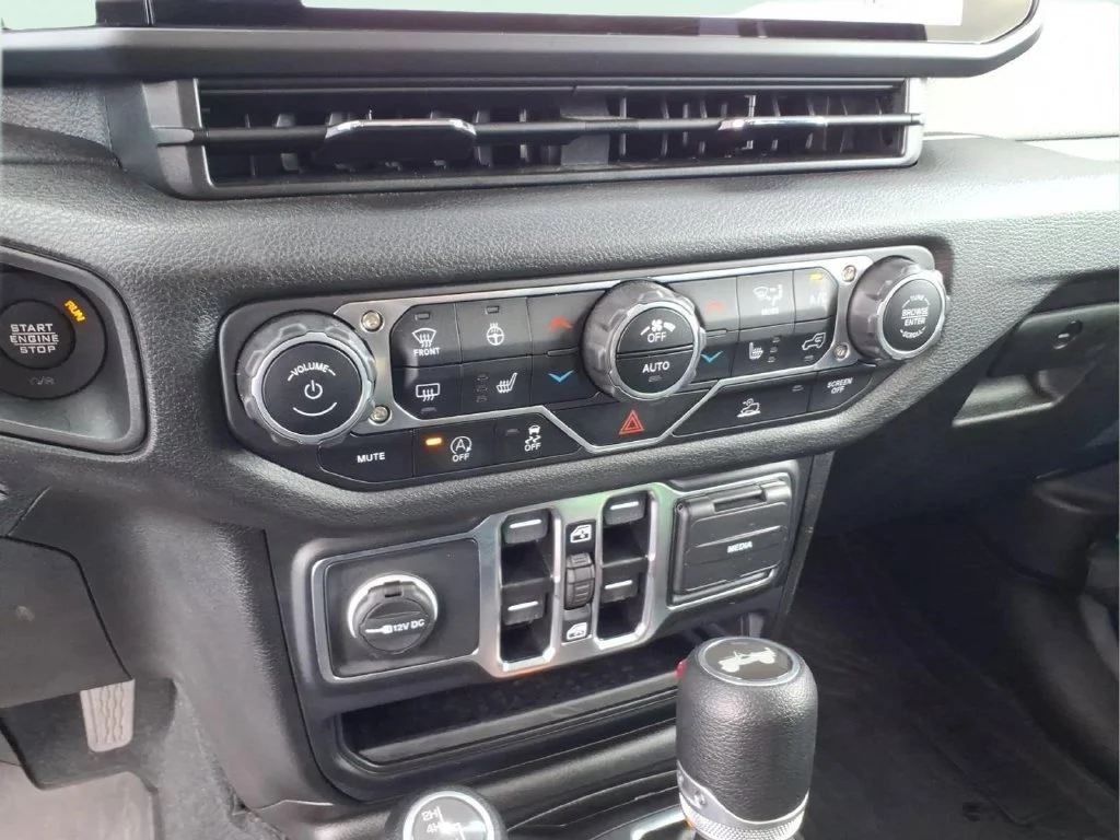 Used 2024 Blue Jeep Sport S image 25