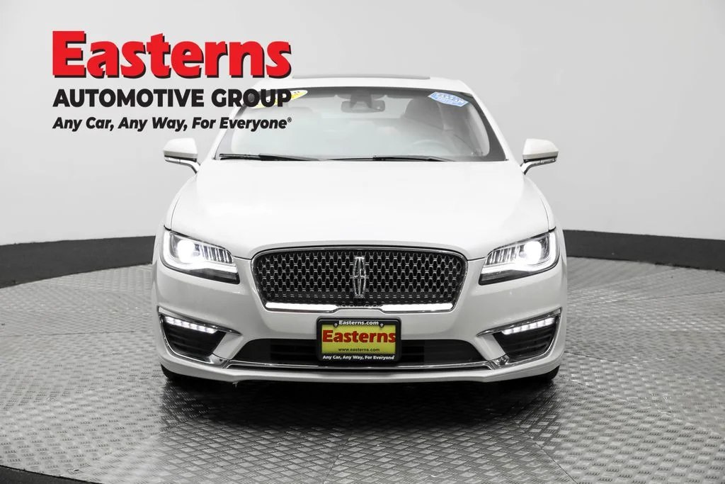 Used 2019 White Lincoln Reserve image 2