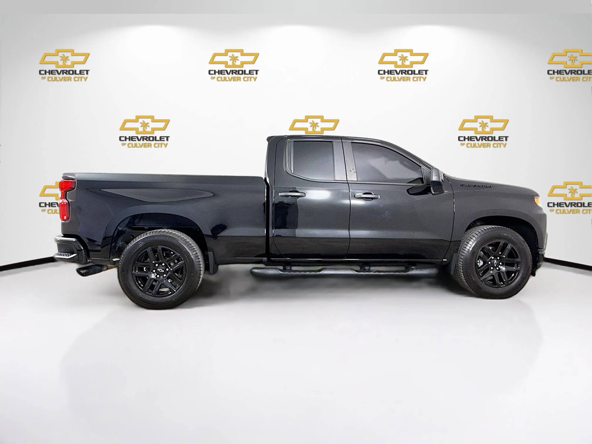 Used 2021 BLACK Chevrolet Custom image 9