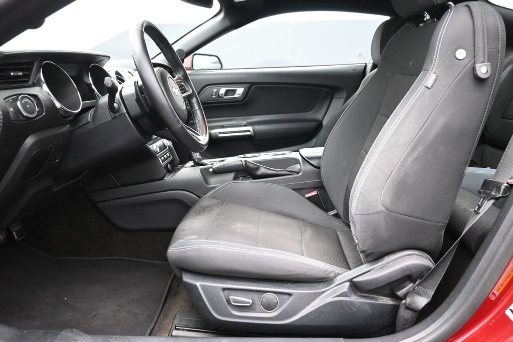 Used 2016 Red Ford V6 image 16