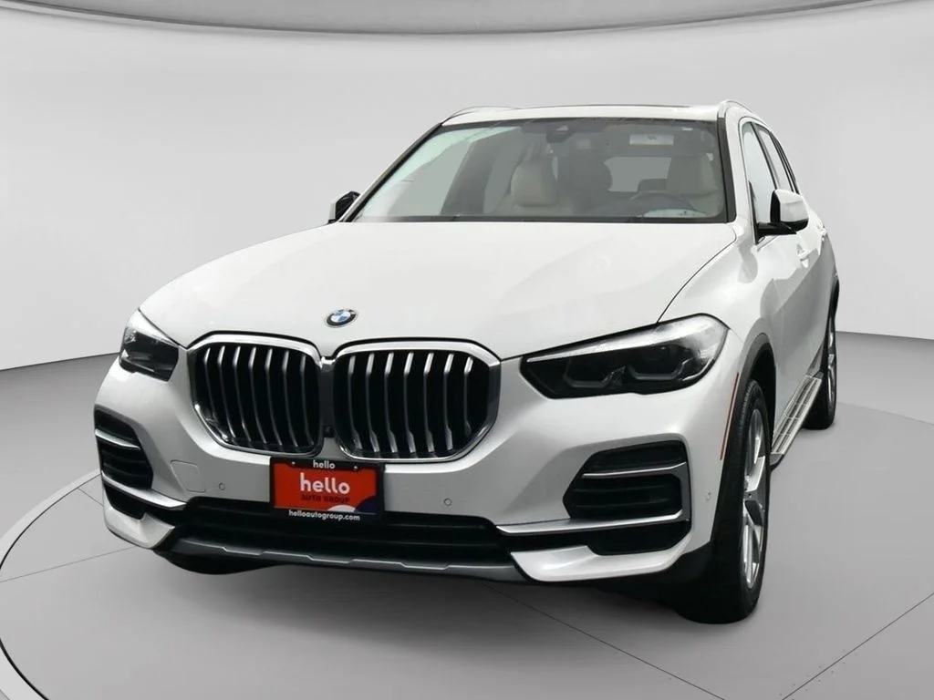 Used 2022 White BMW sDrive40i image 3