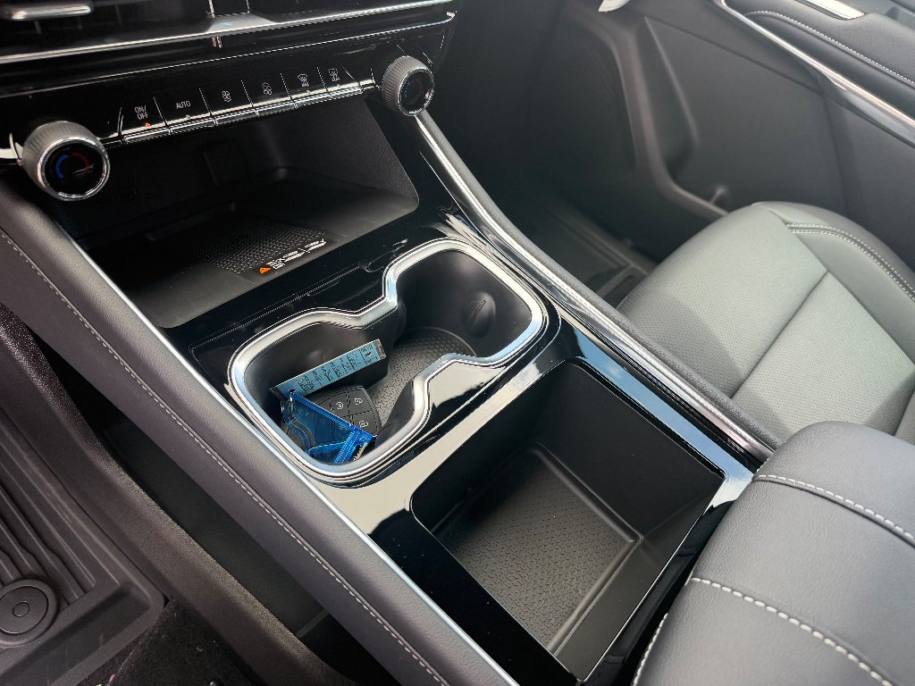 New 2027 Mosaic Black Metallic Chevrolet LT image 38