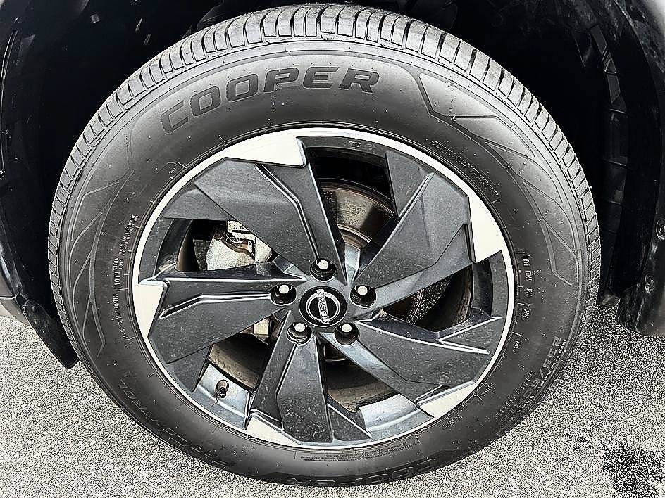 Used 2024 Super Black Nissan SV image 9