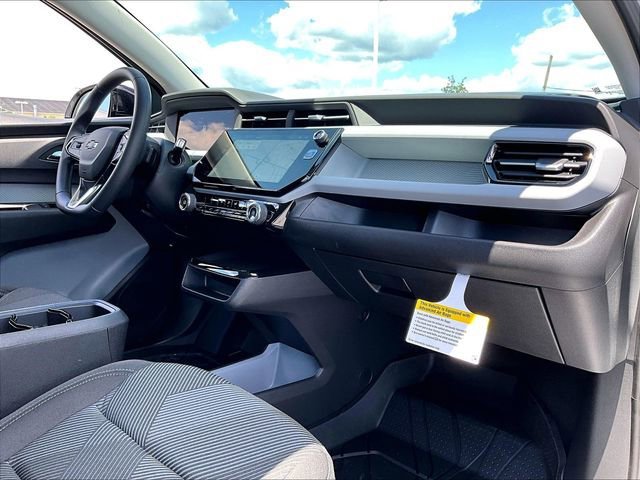 New 2027 Summit White Chevrolet LT image 9