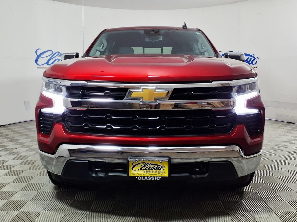 Used 2023 RADIANT RED TINTCOAT Chevrolet LT image 3