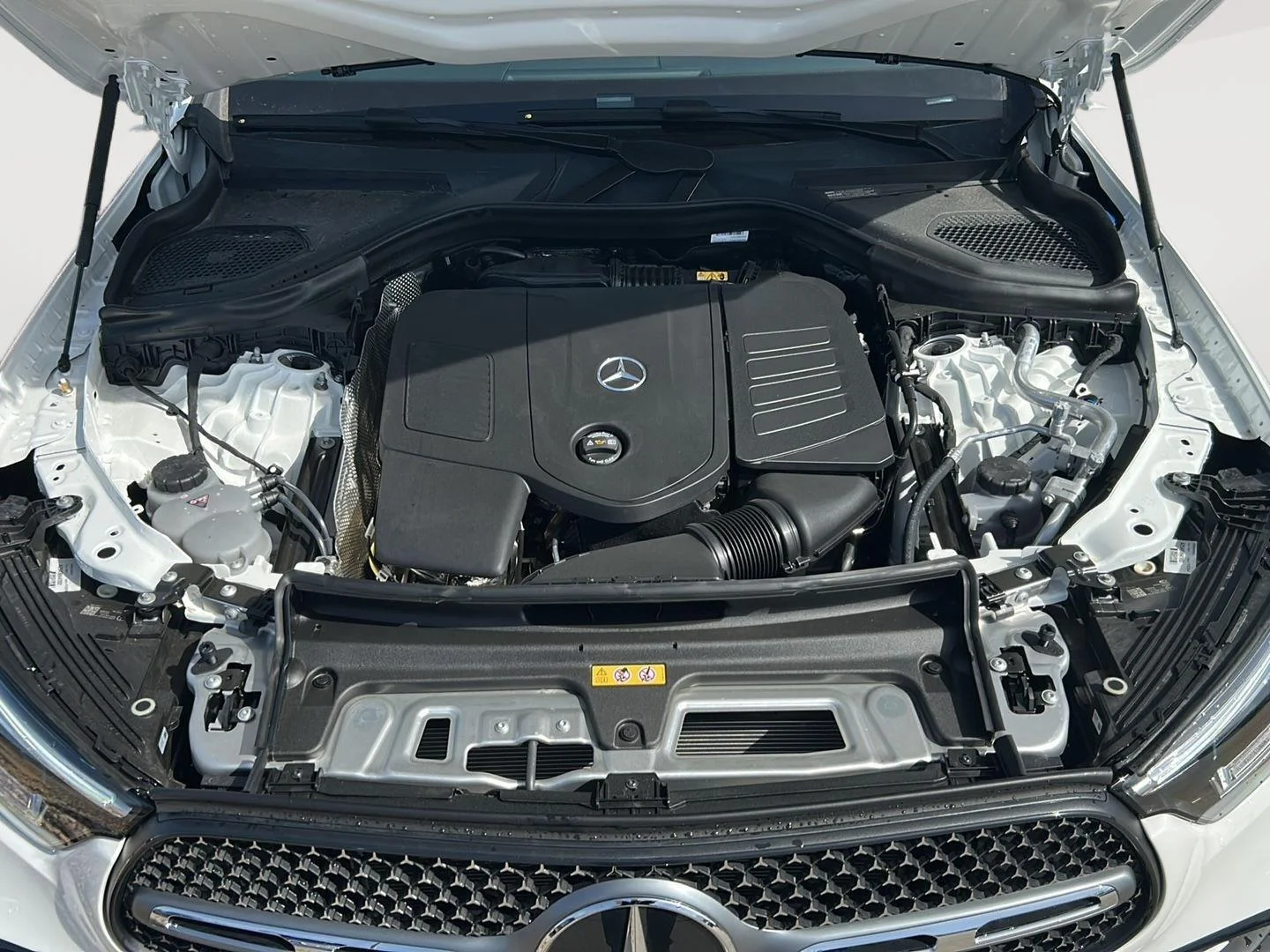 New 2026 Polar White Mercedes-Benz GLC 300 image 29