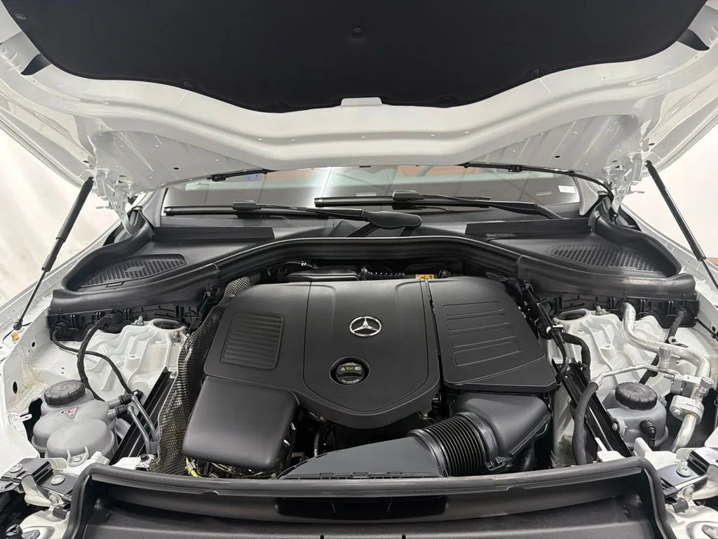 New 2027 White Mercedes-Benz GLC 300 image 30