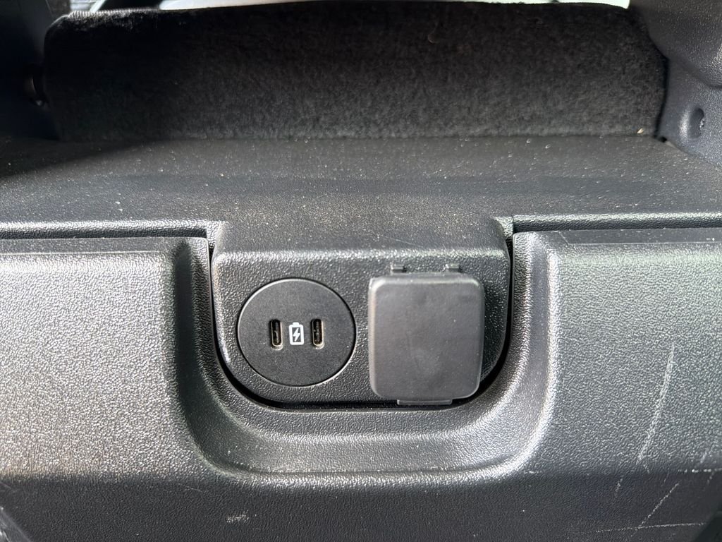 Used 2025 Silver Ford XLT image 21